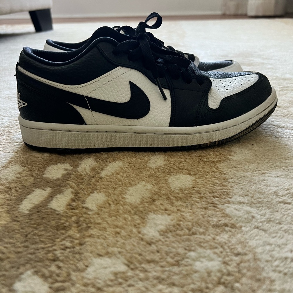 Nike Jordan Black and White Size 8.5